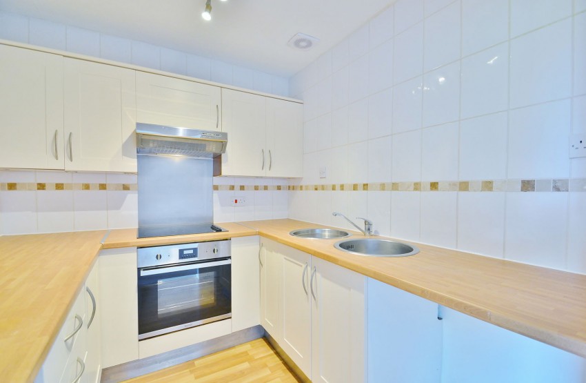 Images for Coombe Hill Crescent, Thame