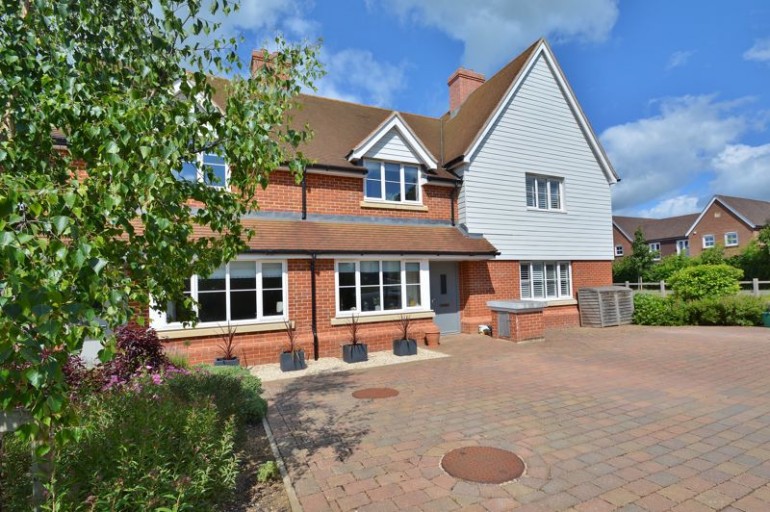 Elton Field, Thame